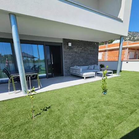 Lux Slatki Villa *
