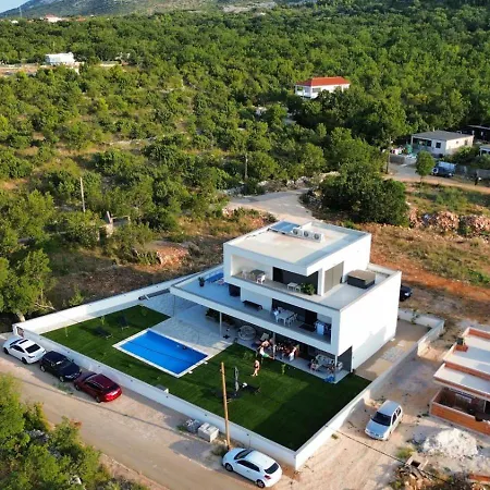 Lux Slatki Starigrad-Paklenica